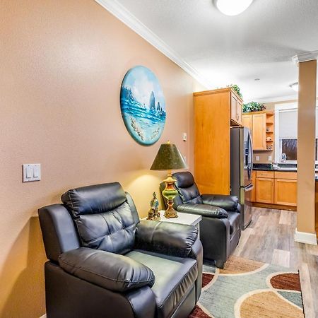 Oceanfront Contemporary Apartment Lincoln City Exterior photo
