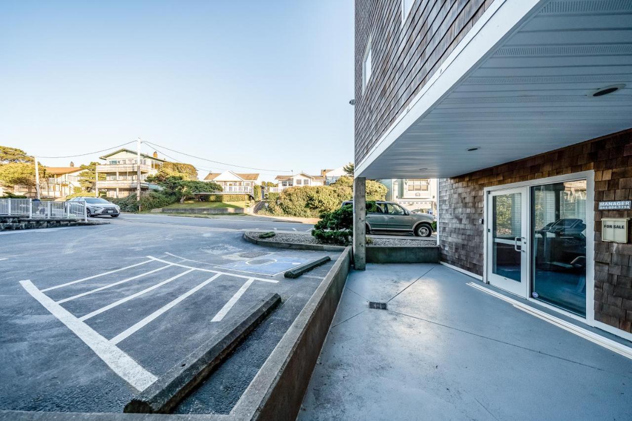 Oceanfront Contemporary Apartment Lincoln City Exterior photo