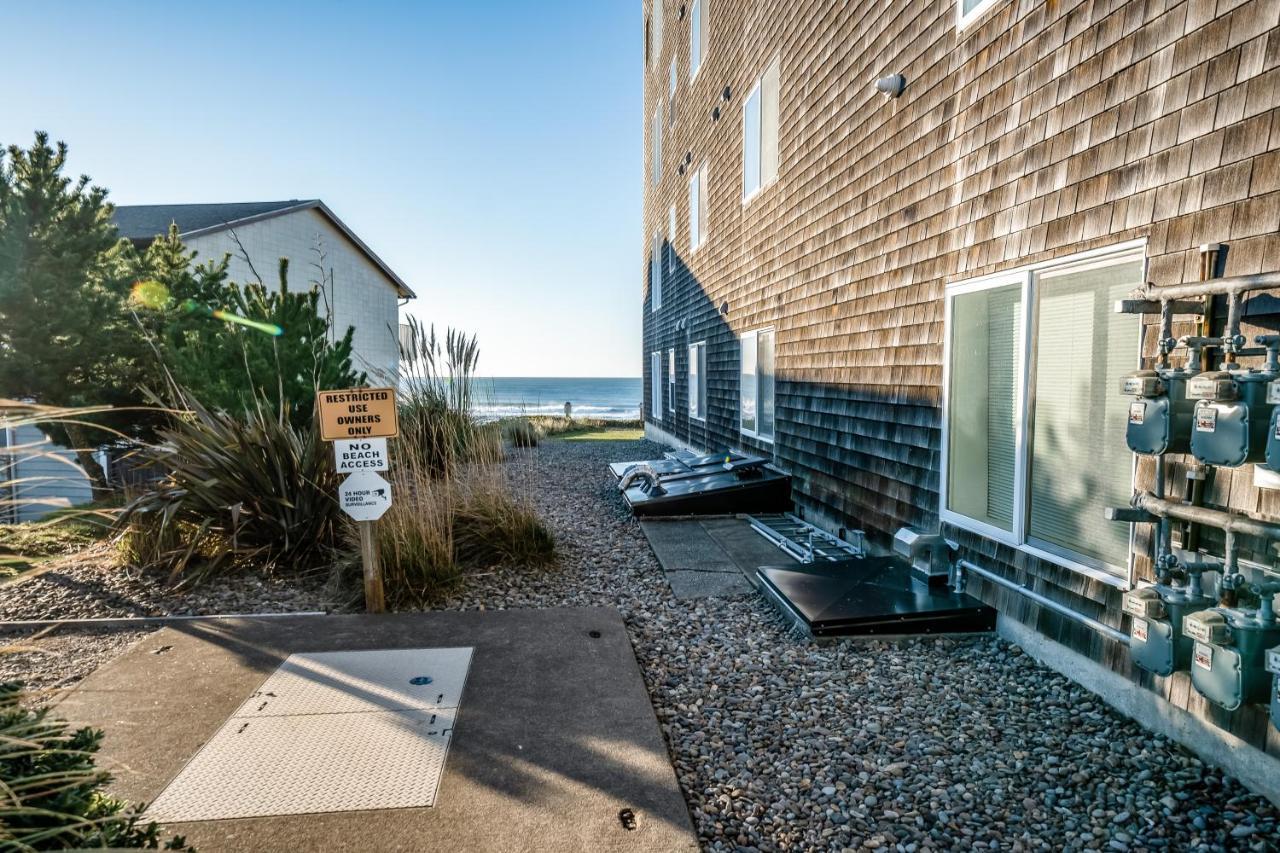 Oceanfront Contemporary Apartment Lincoln City Exterior photo