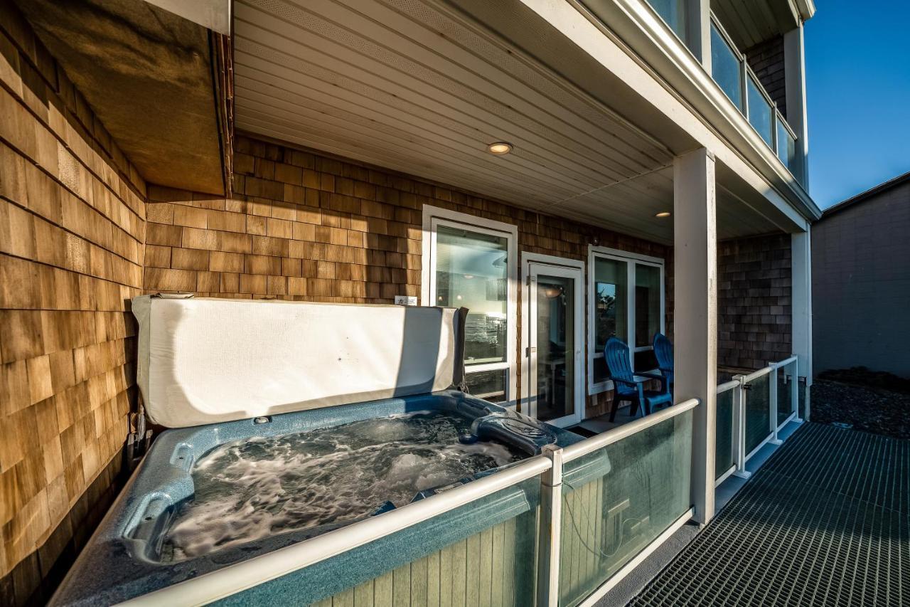 Oceanfront Contemporary Apartment Lincoln City Exterior photo