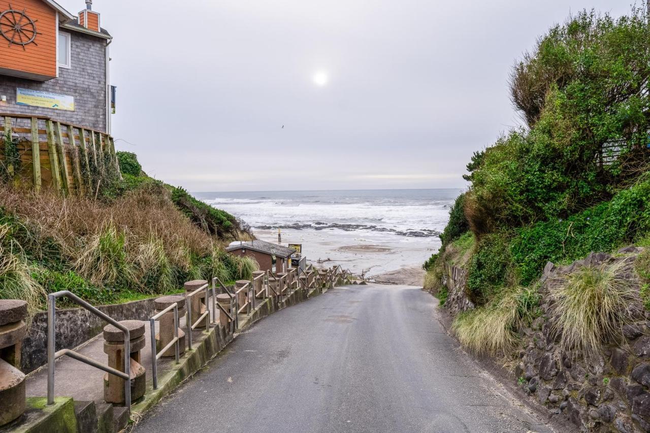 Oceanfront Contemporary Apartment Lincoln City Exterior photo
