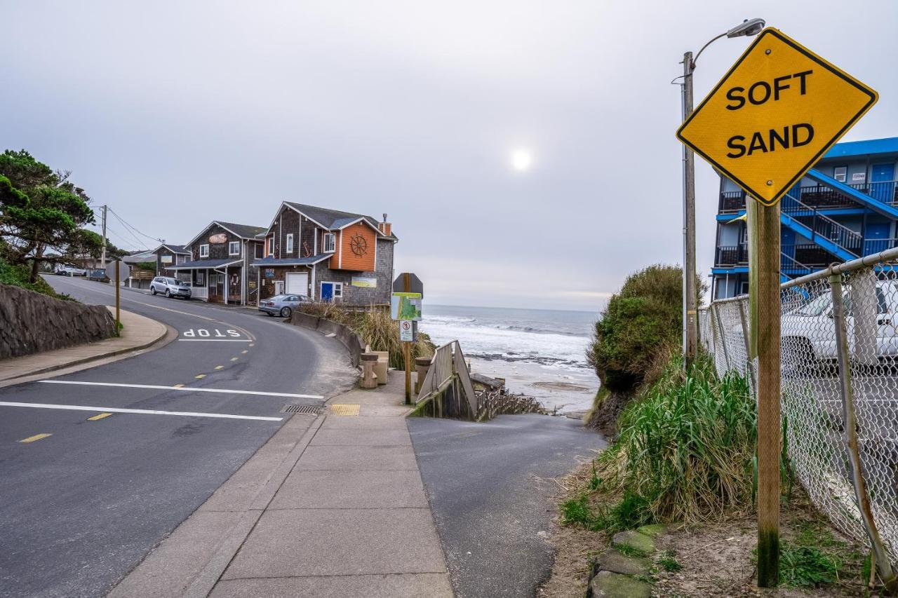 Oceanfront Contemporary Apartment Lincoln City Exterior photo